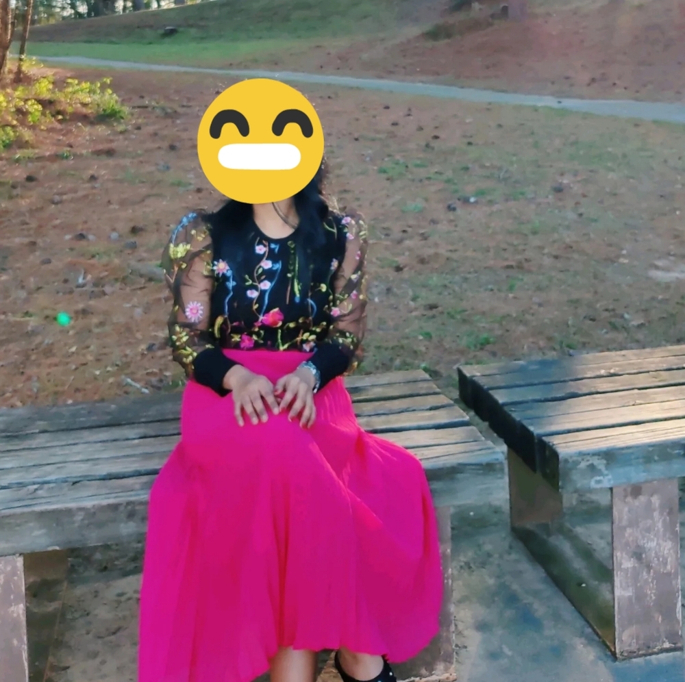 A beautiful pink skirt from the brand a new day. No damages and looks very prett